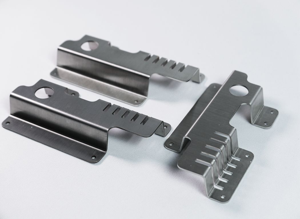 Metal Part Manufacturing: How to Choose Between 3D Printing, CNC, and Sheet Metal